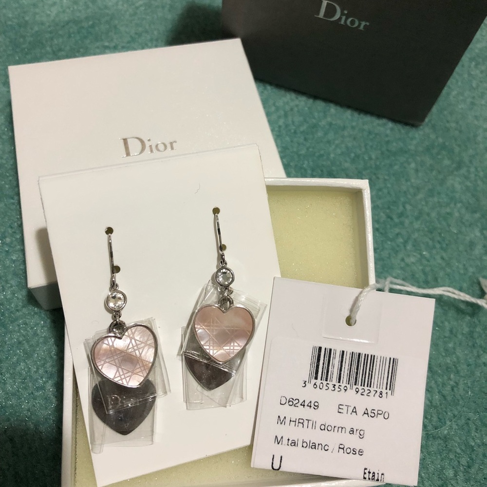 SOLD 💕💯AUTHENTIC NWT💕 CHRISITIAN DIOR earrings